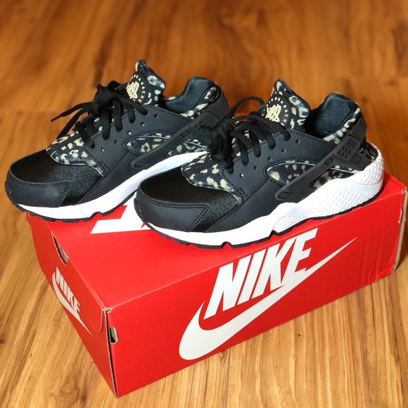 Women's Nike Air Huarache Leopard Print Shoes - Picture 3 of 7
